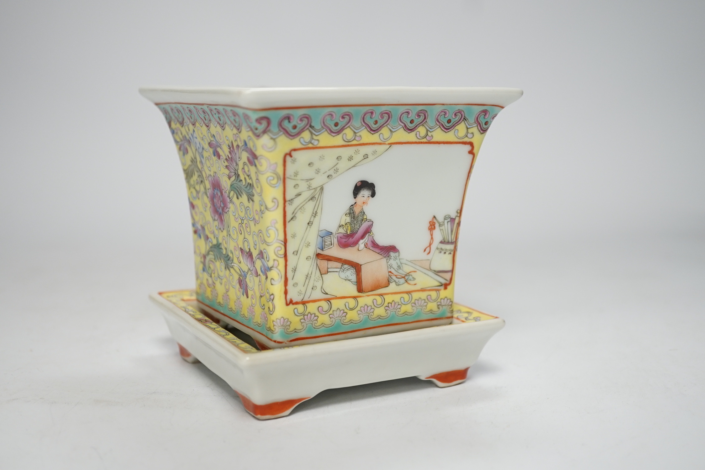 A Chinese yellow ground famille rose planter and underdish, Qianlong mark, Republic period, 11.5cm total height